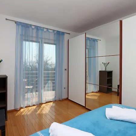 Starry Night - Smart Tv, Extra Big Bed, Big Bathtub, Private Parking, Sea View, Wifi, 2bedrooms Apartment Volosko