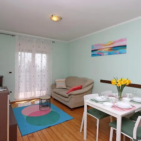Starry Night - Smart Tv, Extra Big Bed, Big Bathtub, Private Parking, Sea View, Wifi, 2bedrooms Apartment