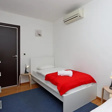 Starry Night - Smart Tv, Extra Big Bed, Big Bathtub, Private Parking, Sea View, Wifi, 2bedrooms Apartment Volosko