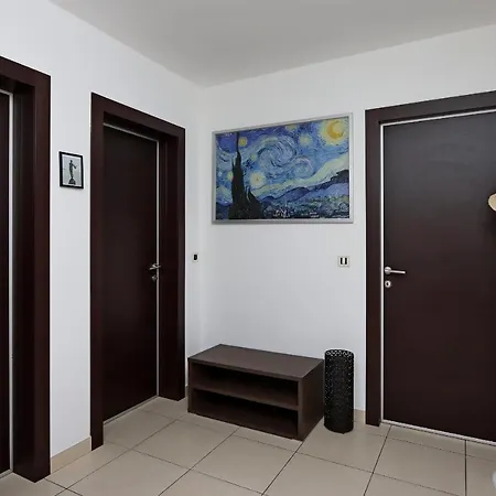 Starry Night - Smart Tv, Extra Big Bed, Big Bathtub, Private Parking, Sea View, Wifi, 2bedrooms Apartment *