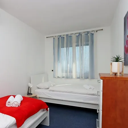 Starry Night - Smart Tv, Extra Big Bed, Big Bathtub, Private Parking, Sea View, Wifi, 2bedrooms Apartment