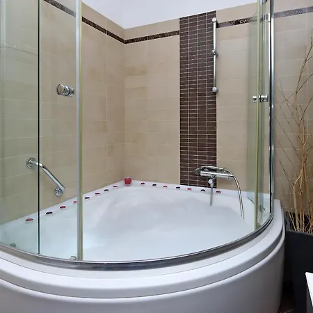 Starry Night - Smart Tv, Extra Big Bed, Big Bathtub, Private Parking, Sea View, Wifi, 2bedrooms Apartment