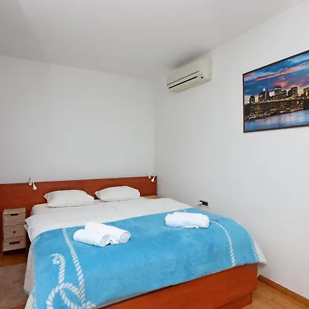 Starry Night - Smart Tv, Extra Big Bed, Big Bathtub, Private Parking, Sea View, Wifi, 2bedrooms Apartament