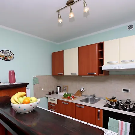Starry Night - Smart Tv, Extra Big Bed, Big Bathtub, Private Parking, Sea View, Wifi, 2bedrooms Apartament *