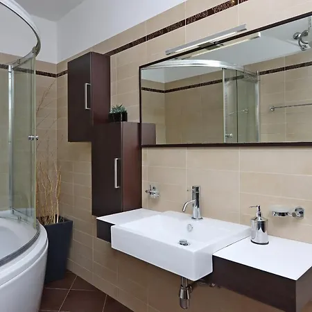 Starry Night - Smart Tv, Extra Big Bed, Big Bathtub, Private Parking, Sea View, Wifi, 2bedrooms Apartament *