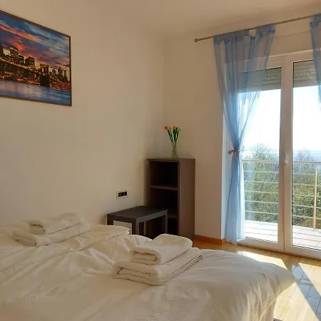 Starry Night - Smart Tv, Extra Big Bed, Big Bathtub, Private Parking, Sea View, Wifi, 2bedrooms Apartament Volosko